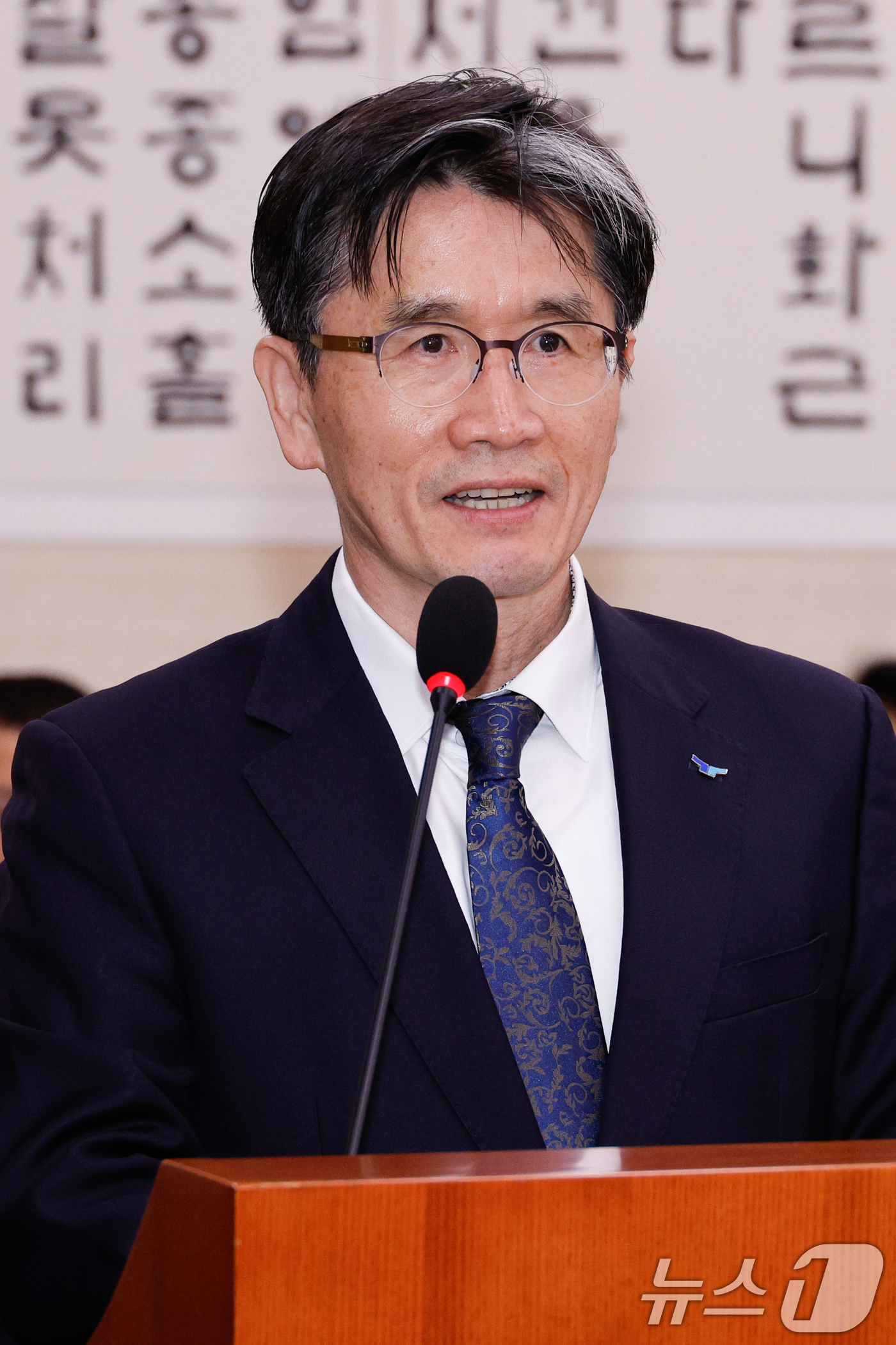 (서울=뉴스1) 안은나 기자 = 오동운 고위공직자범죄수사처장이 4일 오후 서울 여의도 국회 법제사법위원회에서 열린 제418회국회(정기회) 제15차 전체회의에서 2025년도 예산 및 …