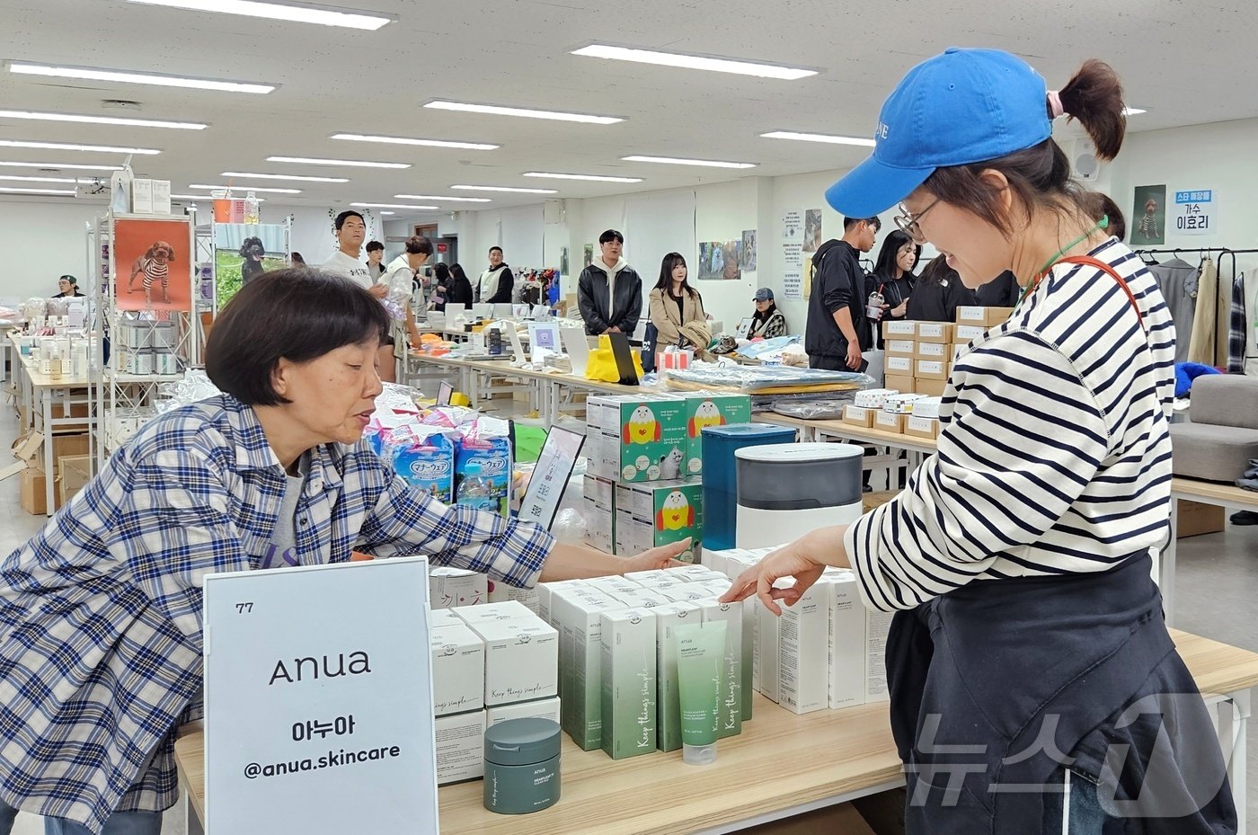 3일 서울 서초구 올댓마인드 신논현점에서 평강공주보호소를 돕기 바자회가 열렸다. ⓒ 뉴스1