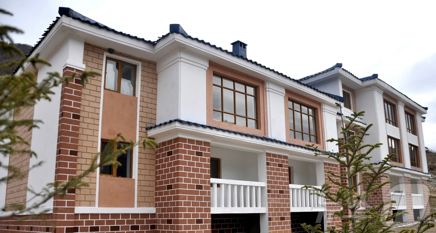 (평양 노동신문=뉴스1) = 북한 노동당 기관지 노동신문은 5일 백암군 양곡농장, 만정농장에 수백 세대의 살림집이 건설돼 새집들이 경사를 맞이했다고 보도했다. [국내에서만 사용가능 …