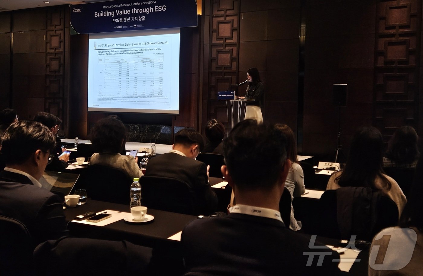본문 이미지 - 전윤재 KB금융지주 ESG사업부장이 5일 서울 여의도 콘래드호텔에서 'ESG를 통한 가치 창출'을 주제로 발표하고 있다.2024.11.5/뉴스1 ⓒ News1 문혜원 기자