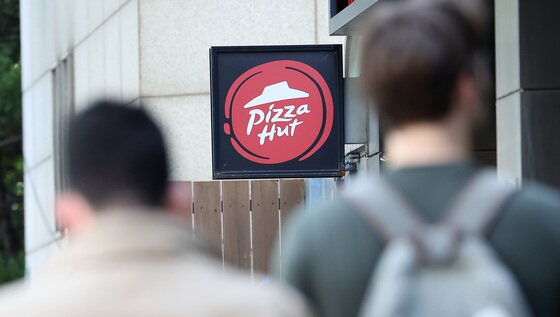본문 이미지 - 서울 시내 한 피자헛 매장의 모습. 2024.11.5 ⓒ 뉴스1 김성진 기자