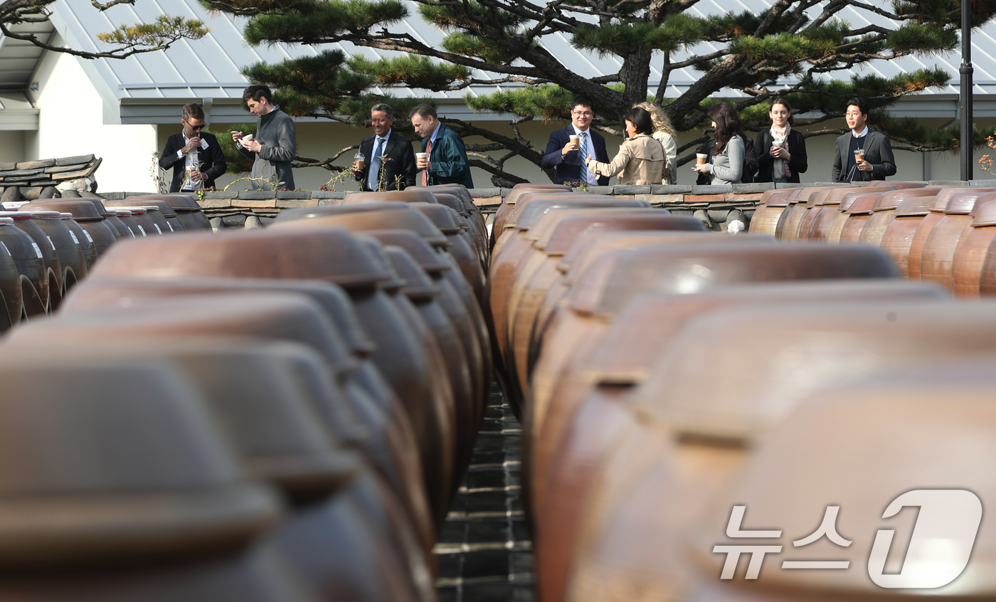 (안성=뉴스1) 김영운 기자 = 유네스코는 무형문화유산 보호 정부간 위원회(무형유산위원회) 산하 평가기구는 '한국의 장(醬) 담그기 문화'를 심사해 유네스코 인류무형문화유산에 '등 …