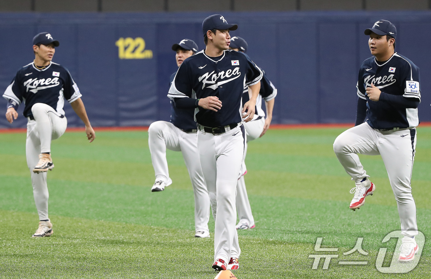 (서울=뉴스1) 임세영 기자 = 2024 세계야구소프트볼협회(WBSC) 프리미어12에 출전하는 대한민국 야구대표팀 선수들이 5일 오후 서울 구로구 고척스카이돔에서 훈련을 하고 있다 …