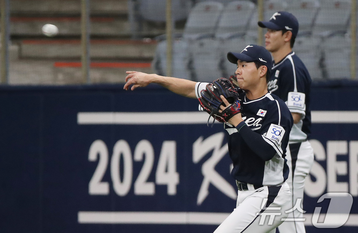 (서울=뉴스1) 임세영 기자 = 2024 세계야구소프트볼협회(WBSC) 프리미어12에 출전하는 대한민국 야구대표팀 김휘집이 5일 오후 서울 구로구 고척스카이돔에서 훈련을 하고 있다 …