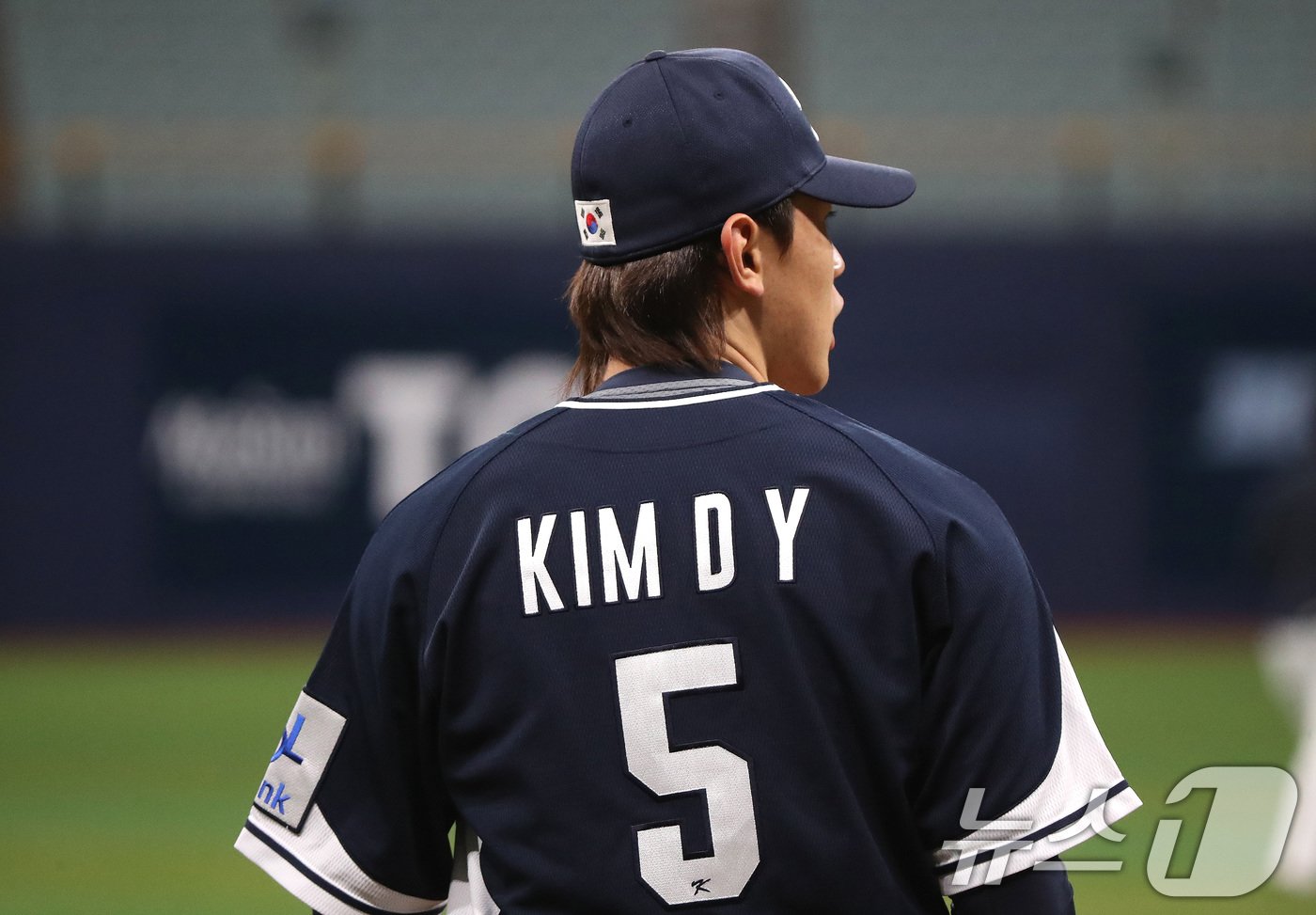 본문 이미지 - 2024 세계야구소프트볼협회(WBSC) 프리미어12에 출전하는 대한민국 야구대표팀 김도영이 5일 오후 서울 구로구 고척스카이돔에서 훈련을 하고 있다. 대한민국 야구 대표팀은 6일 고척에서 국군체육부대(상무)와 친선전을 가진 후 8일 결전지인 대만으로 향한다. 2024.11.5/뉴스1 ⓒ News1 임세영 기자