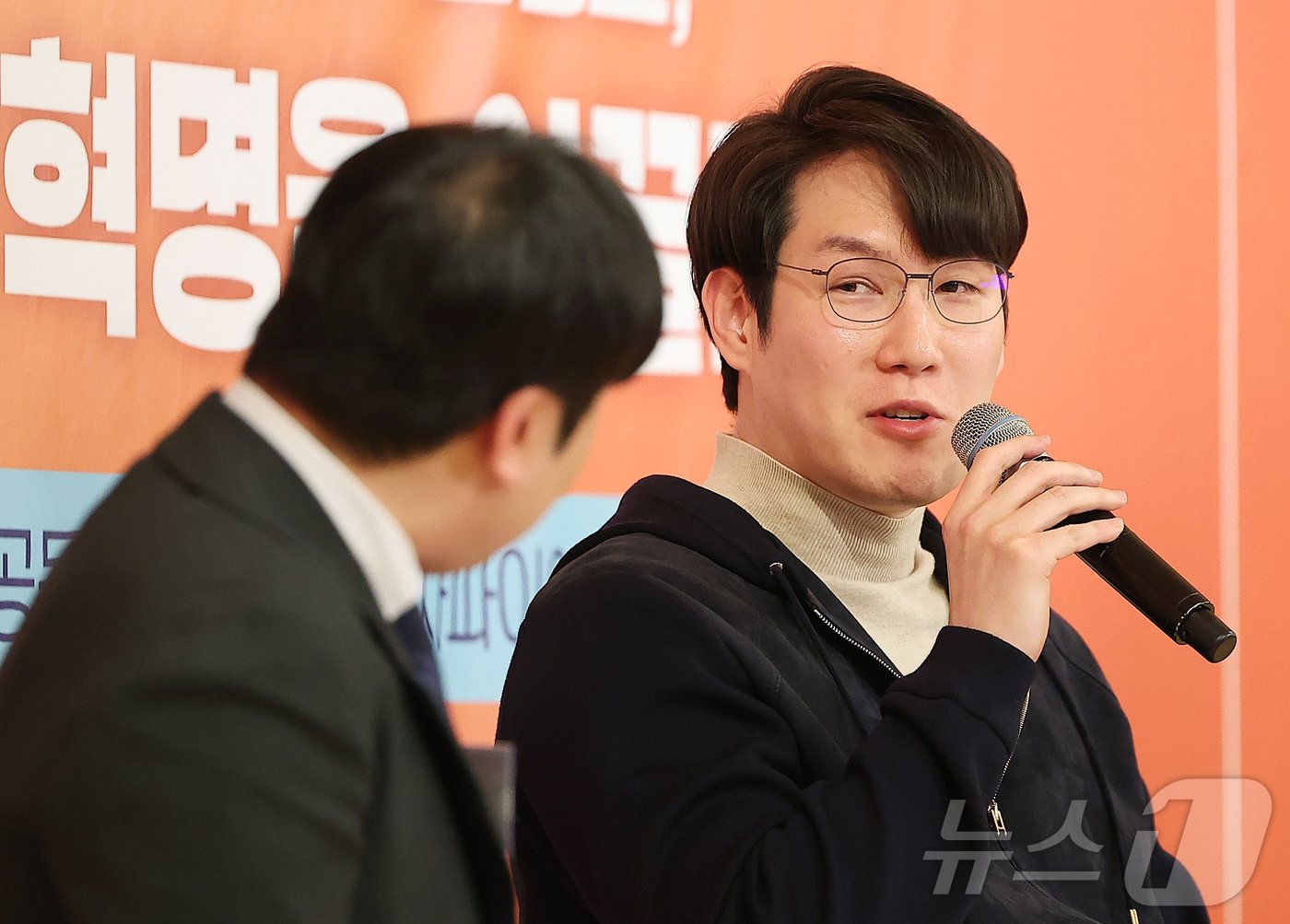 본문 이미지 - 권성택 티오더 대표가 5일 오전 서울 중구 소공동 롯데호텔에서 ''B.E.A.U.T.I.F.U.L' K-브랜드, 글로벌 소비혁명을 이끌다'를 주제로 열린 '뉴스1 미래유통혁신포럼(RFIF) 2024'에서 'Road to Global : K-스타트업의 글로벌 도약 조건은' 주제로 토론하고 있다. 2024.11.5/뉴스1 ⓒ News1 김진환 기자