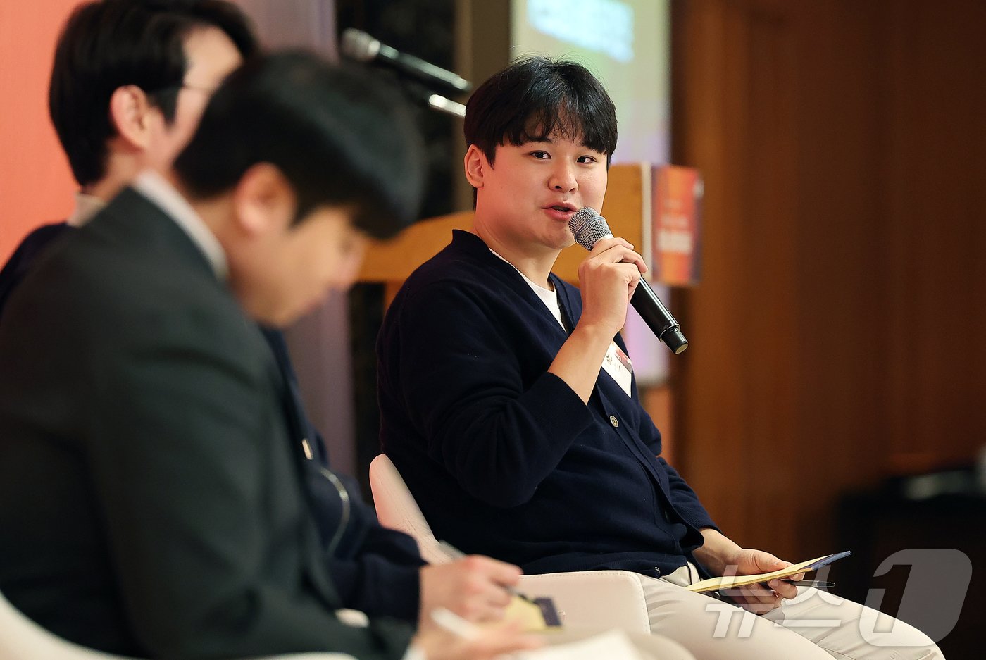 본문 이미지 - 이상민 뉴빌리티 대표가 5일 오후 서울 중구 소공동 롯데호텔에서 ''B.E.A.U.T.I.F.U.L' K-브랜드, 글로벌 소비혁명을 이끌다'를 주제로 열린 '뉴스1 미래유통혁신포럼(RFIF) 2024'에서 'Road to Global : K-스타트업의 글로벌 도약 조건은' 주제로 토론하고 있다. 2024.11.5/뉴스1 ⓒ News1 김진환 기자