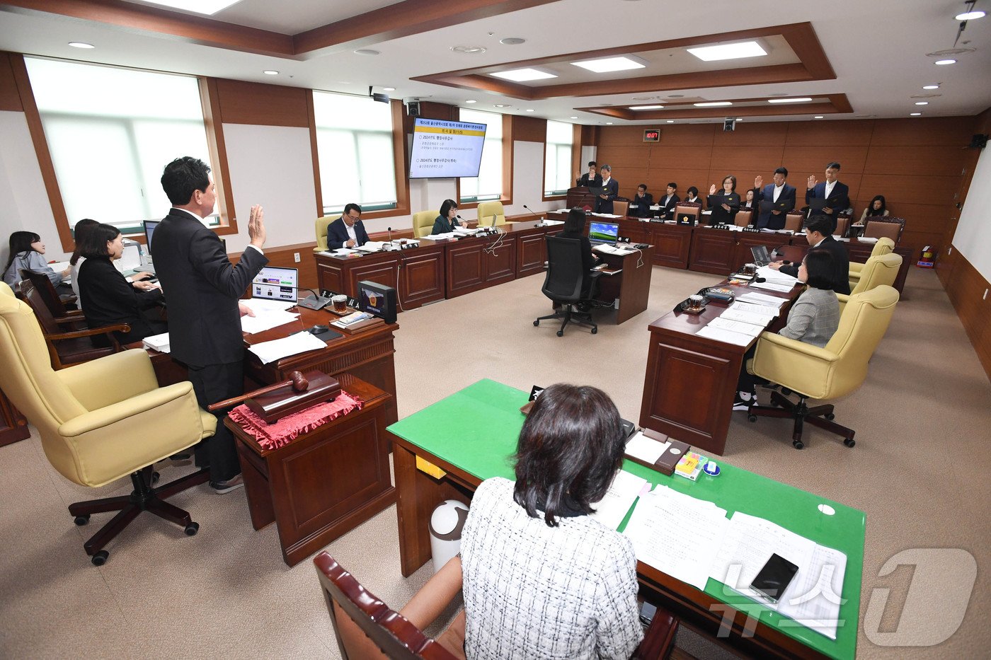 울산시의회 문화복지환경위원회는 5일 오전 회의실에서 울산시 문화관광체육국 소관 업무에 대한 행정사무 감사를 진행하고 있다.&#40;울산시의회 제공&#41;