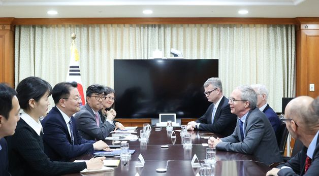 방기선 국조실장, 아시아개발은행(ADB) 부총재 면담