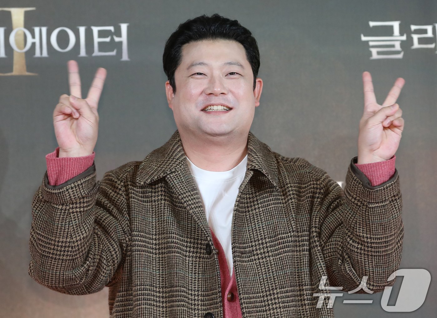 장호준 셰프가 5일 서울 용산구 한강로 CGV 용산점에서 진행된 영화 &#39;글래디에이터2&#39; VIP시사회에 참석해 포즈를 취하고 있다. &#39;글래디에이터 Ⅱ&#39;는 막시무스의 죽음으로부터 20여 년 후, 콜로세움에서 로마의 운명을 건 결투를 벌이는 루시우스&#40;폴 메스칼 분&#41;의 이야기를 그린 작품이다. 2024.11.5/뉴스1 ⓒ News1 권현진 기자