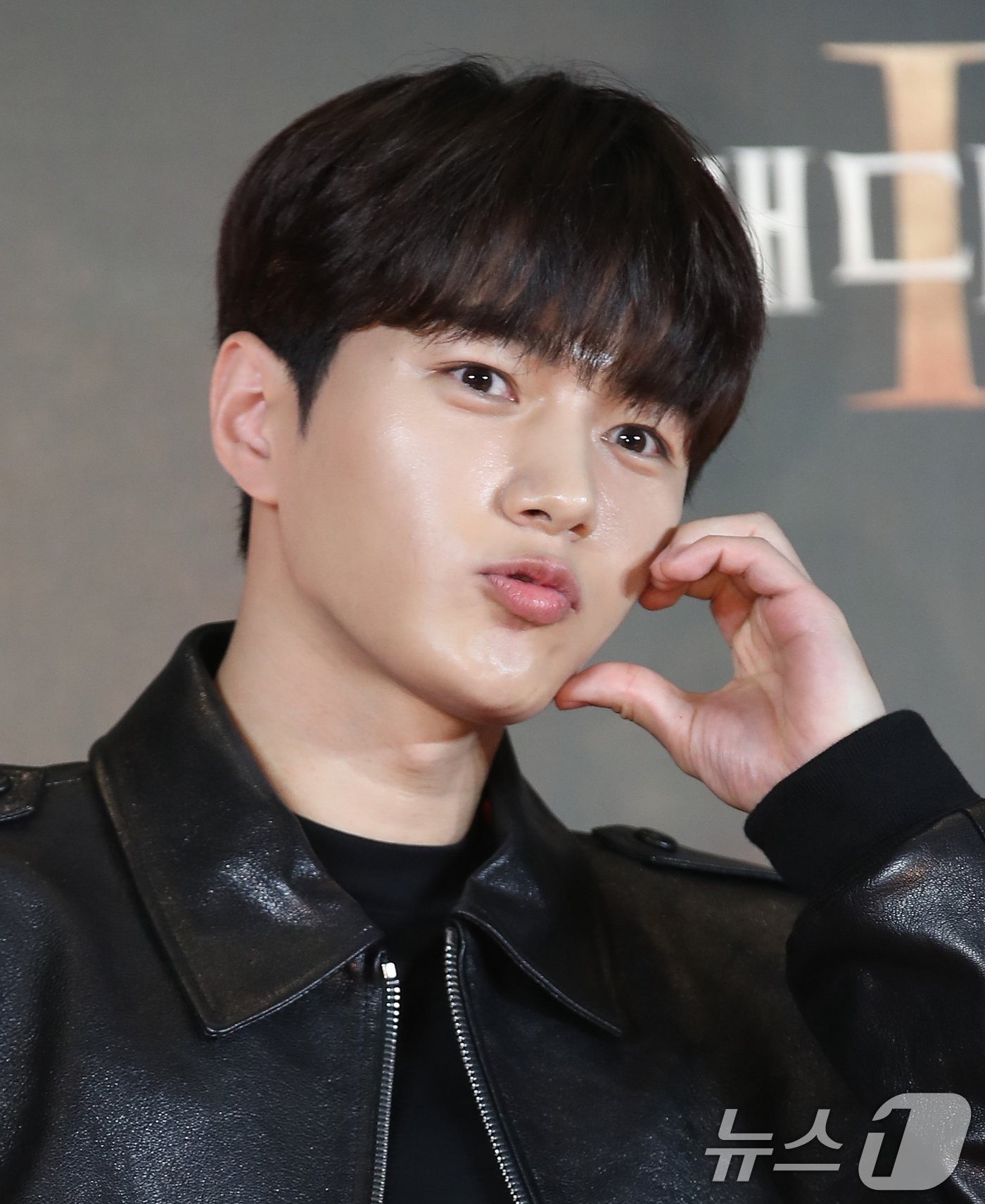 김명수, 완성형 비주얼