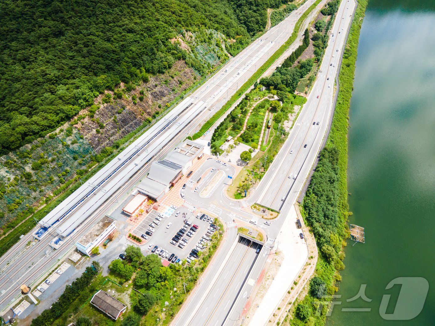 본문 이미지 - 내년 지방소멸대응기금을 투입하는 미라클공원 조성 사업 단양역 전경.2024.11.6/뉴스1