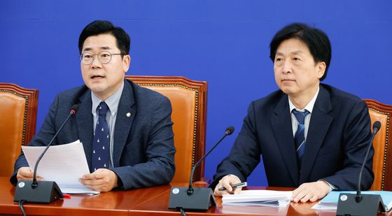 주식시장 활성화 TF 회의 찾은 박찬대 원내대표