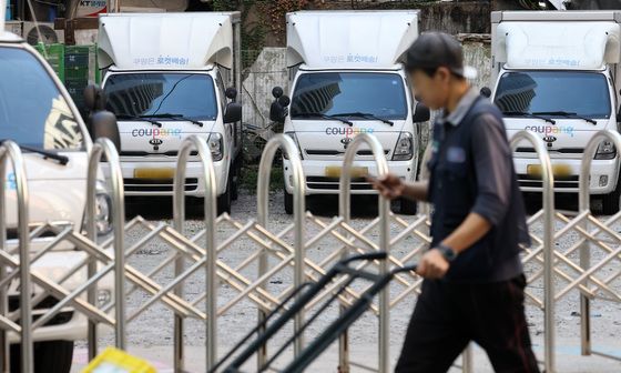 '계엄 쇼크' 유통가, 긴급 간부회의…근무·배송은 '정상화'(종합)