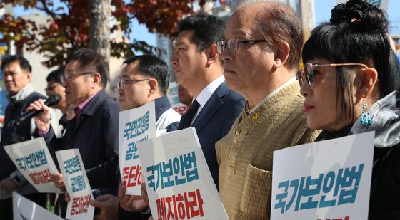 '해외서 북 공작원 접선' 민노총 전 간부에 징역 20년 구형…오늘 1심 선고