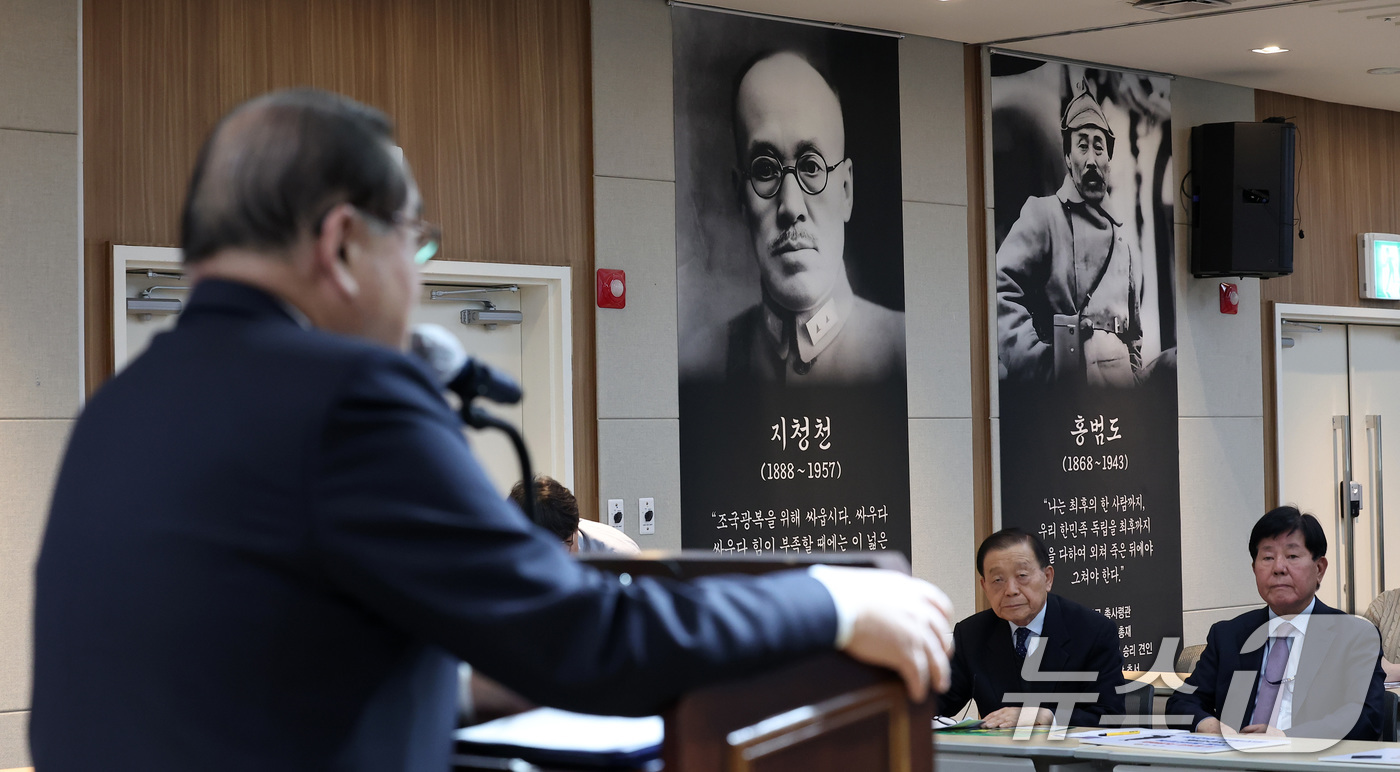 (서울=뉴스1) 김성진 기자 = 이종찬 광복회장이 6일 서울 여의도 광복회관에서 열린 ‘육군사관학교 내 독립영웅 흉상 재배치 관련 독립운동단체연합 공동 기자회견’에서 지지발언을 하 …