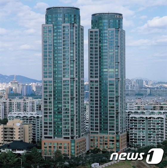 본문 이미지 -  &#39;트럼프&#39; 브랜드가 적용된 여의도 트럼프월드 1차 전경. /대우건설 제공