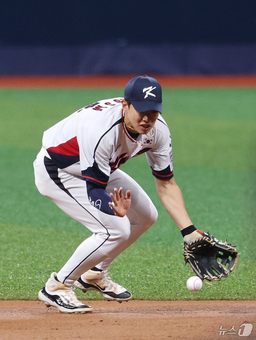 본문 이미지 - 3루수에서 2루수로 이동한 키움 송성문. /뉴스1 DB ⓒ News1 장수영 기자