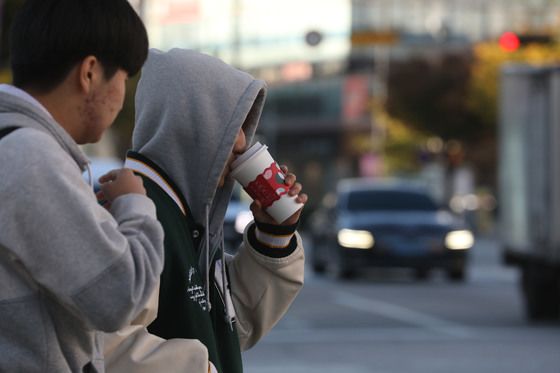 오전 비 그치고 찬바람 '쌩쌩' 급추위…서울 낮 11도[내일날씨]