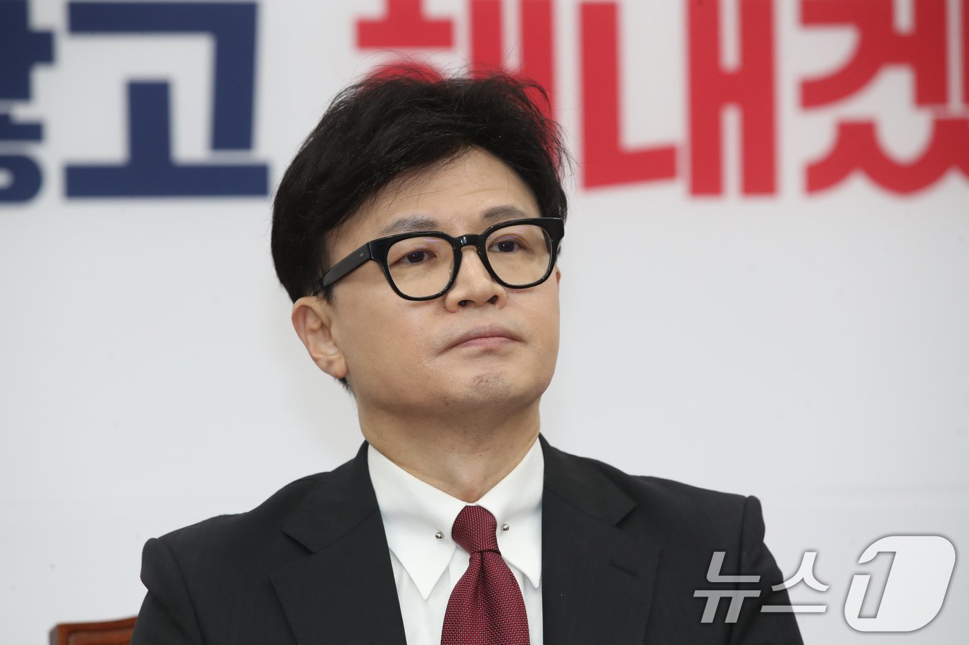 본문 이미지 - 한동훈 국민의힘 대표가 7일 오전 서울 여의도 국회에서 열린 최고위원회의에서 생각에 잠겨 있다. 2024.11.7/뉴스1 ⓒ News1 이광호 기자