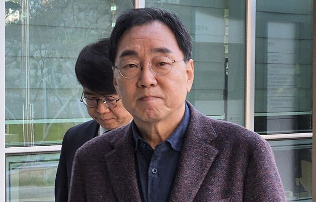 '직권남용 혐의' 김철수 전 속초시장 재판…'근거법 변경' 공방
