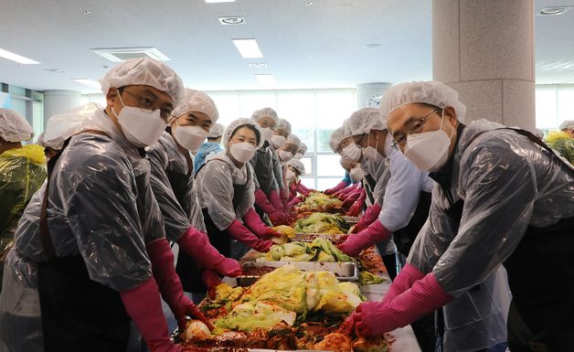 서원대, 입동 맞아 김장 김치 나눔 봉사…280가구에 2500㎏ 전달