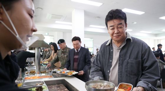 백종원 대표 '군부대 급식 맛 좀 볼게유'