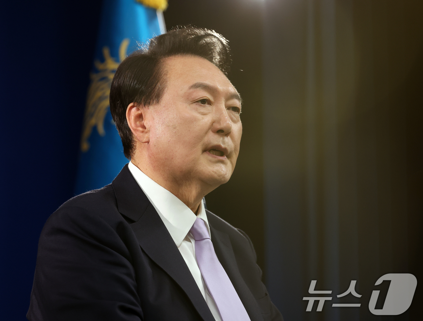 (서울=뉴스1) 송원영 기자 = 윤석열 대통령이 7일 서울 용산 대통령실 청사 브리핑실에서 열린 대국민담화 및 기자회견에서 취재진의 질문에 답하고 있다. 2024.11.7/뉴스1