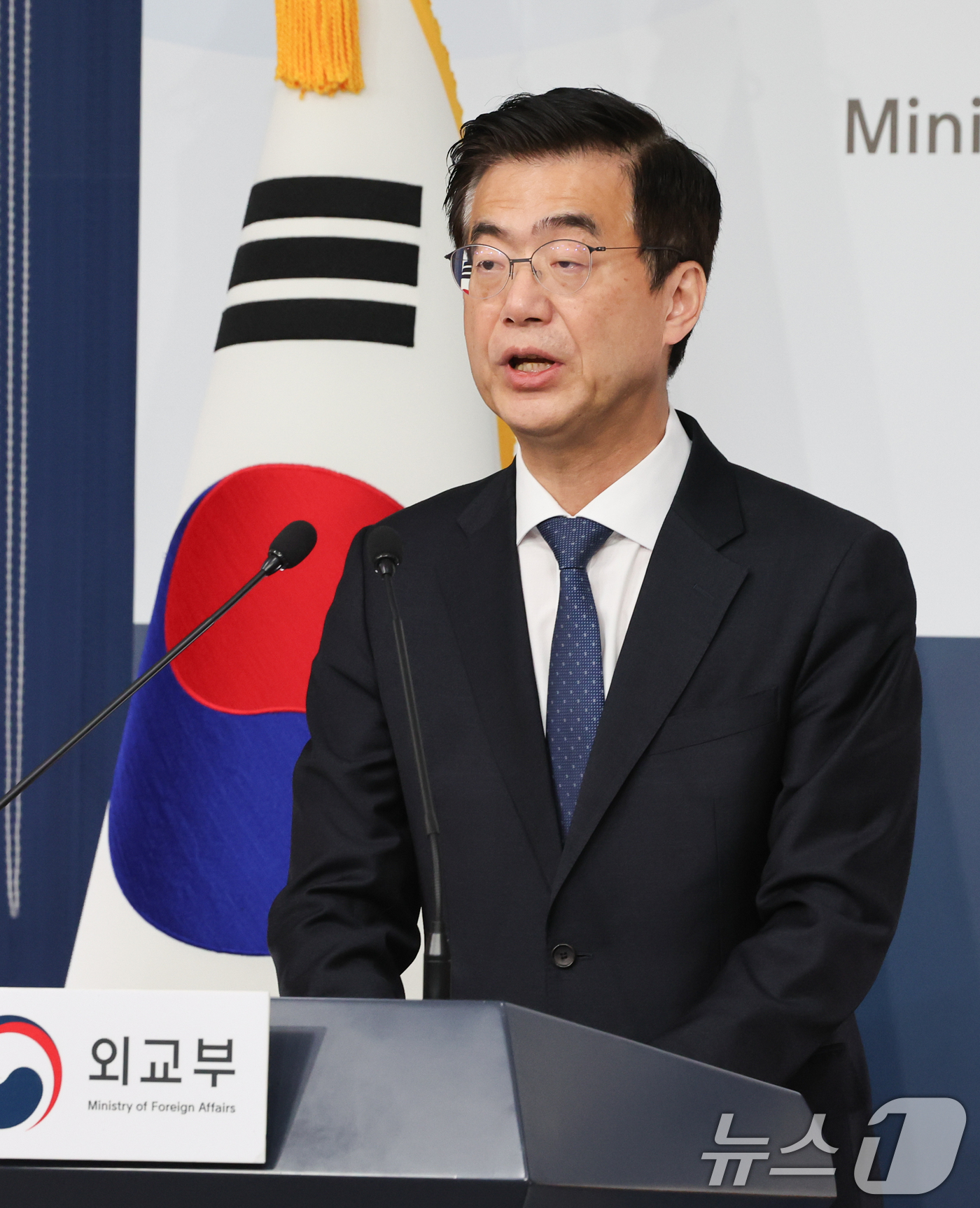 (서울=뉴스1) 허경 기자 = 이재웅 외교부 대변인이 7일 서울 종로구 외교부 청사에서 정례브리핑을 하고 있다. 2024.11.7/뉴스1