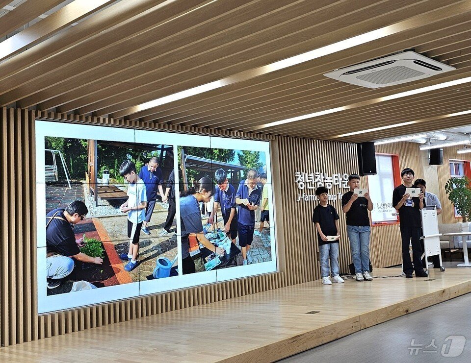 본문 이미지 - 함평영화학교 학생들이 전남 4-H 과제 발표대회에서 발표하고 있다. &#40;전남교육청 제공&#41;/뉴스1 