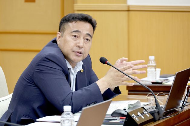 김영삼 대전시의원 “행감 기간에 출연기관장이 해외출장 계획” 질타