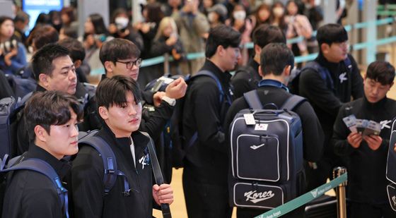 출국하는 야구 대표팀