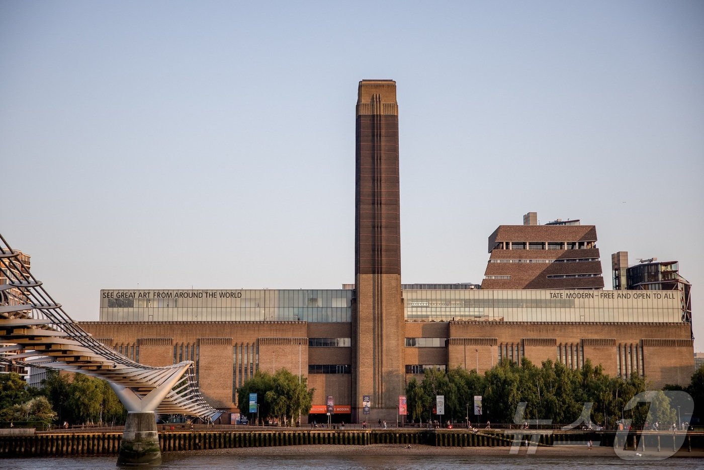 본문 이미지 - 영국 런던 테이트 모던 미술관 외경 ⓒ Tate. Photo by Richard Murgatroyd)