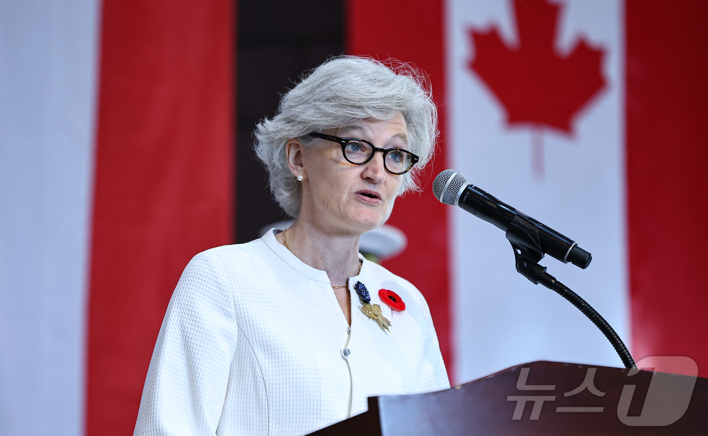 (서울=뉴스1) 김도우 기자 = 타마라 모휘니 주한 캐나다대사가 8일 서울 용산구 전쟁기념관에서 열린 '제1차 세계대전 종전 106주년 기념식'에 참석해 추도사를 하고 있다. 20 …