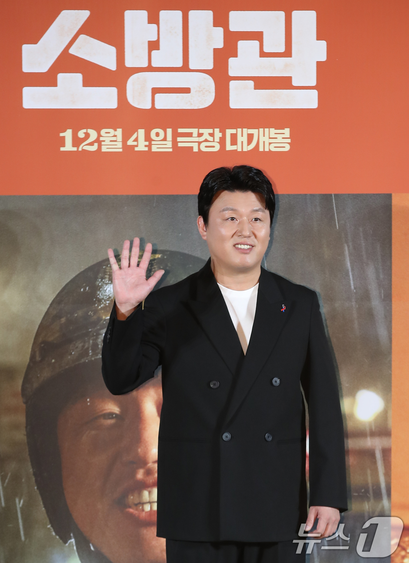 (서울=뉴스1) 권현진 기자 = 배우 김민재가 8일 서울 용산구 CGV 용산아이파크몰에서 열린 영화 '소방관'(감독 곽경택) 제작보고회에서 포즈를 취하고 있다. '소방관'은 200 …