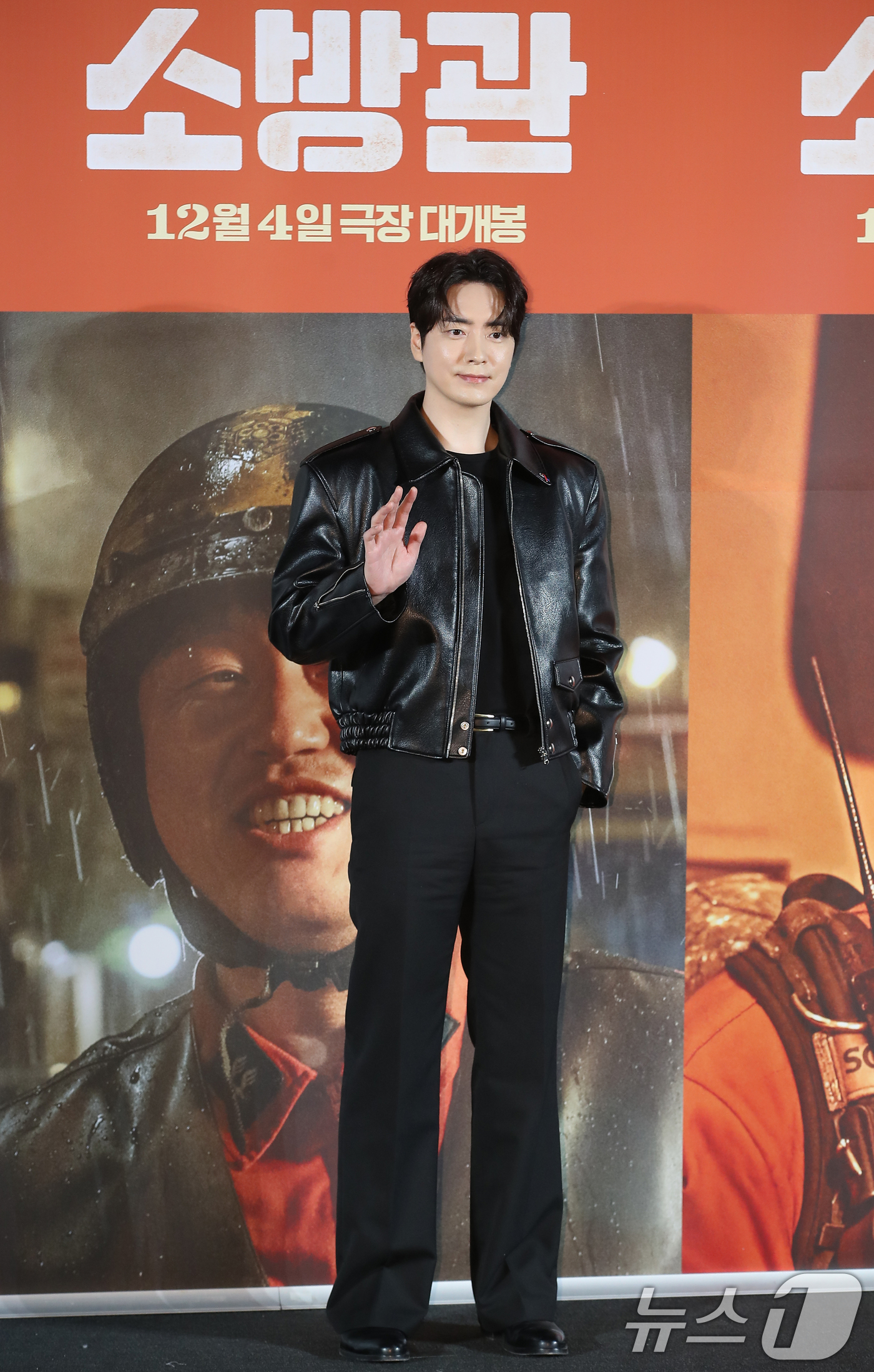 (서울=뉴스1) 권현진 기자 = 배우 이준혁이 8일 서울 용산구 CGV 용산아이파크몰에서 열린 영화 '소방관'(감독 곽경택) 제작보고회에서 포즈를 취하고 있다. '소방관'은 200 …