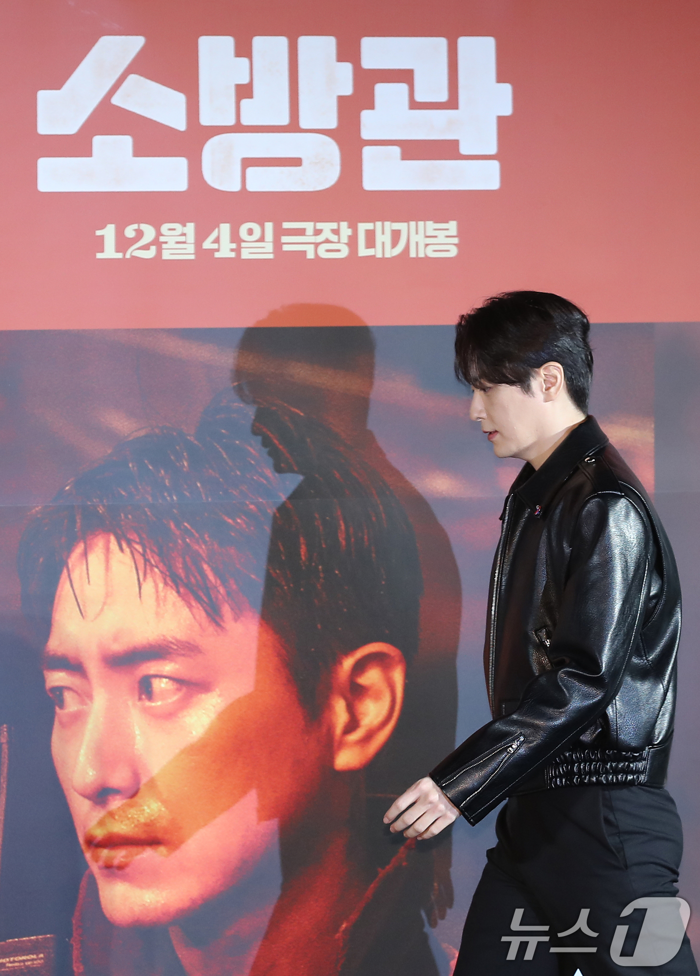 (서울=뉴스1) 권현진 기자 = 배우 이준혁이 8일 서울 용산구 CGV 용산아이파크몰에서 열린 영화 '소방관'(감독 곽경택) 제작보고회에서 포즈를 취하고 있다. '소방관'은 200 …