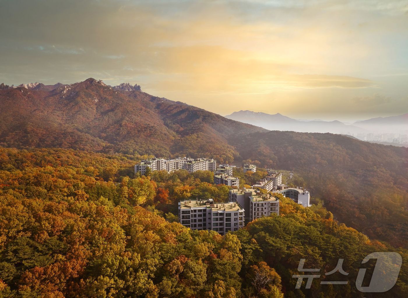 본문 이미지 - 북한산에 둘러싸인 파라스파라의 전경(파라스파라 제공)