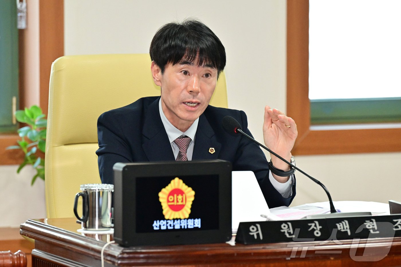 본문 이미지 - 질의하는 울산시의회 백현조 의원.(울산시의회 제공)