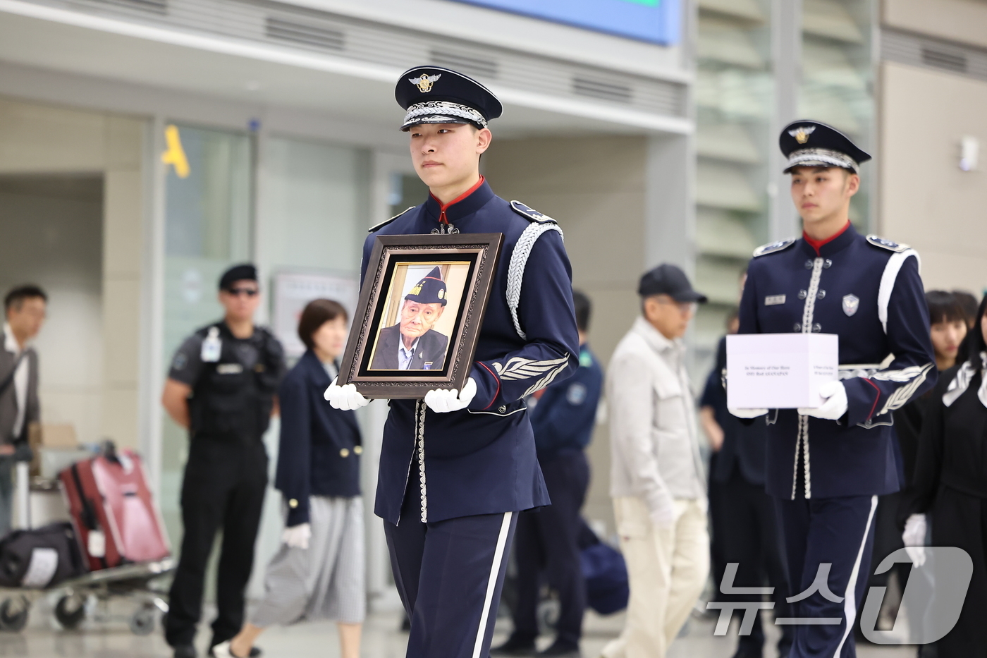 (인천공항=뉴스1) 김도우 기자 = 8일 오후 인천국제공항 제2터미널에서 유엔군 참전용사 故 롯 아사나판의 유해 봉환식이 거행되고 있다.태국 파병군 의무대 소속으로 6·25전쟁에 …