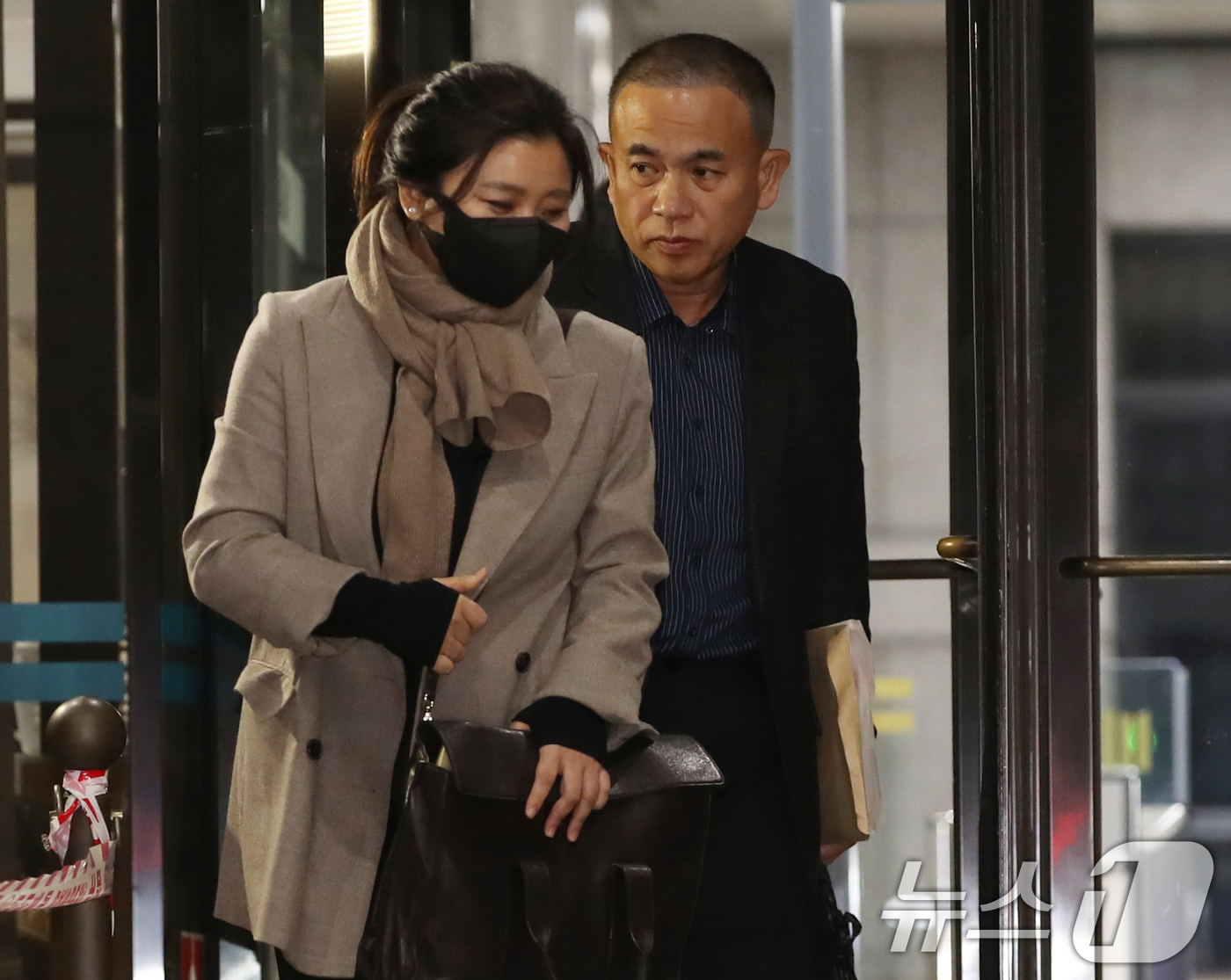 (창원=뉴스1) 윤일지 기자 = '윤석열 대통령 부부 공천 개입 의혹'의 핵심 인물인 명태균 씨가 8일 오후 경남 창원시 성산구 창원지방검찰청에서 정치자금법 위반 혐의 피의자 신분 …