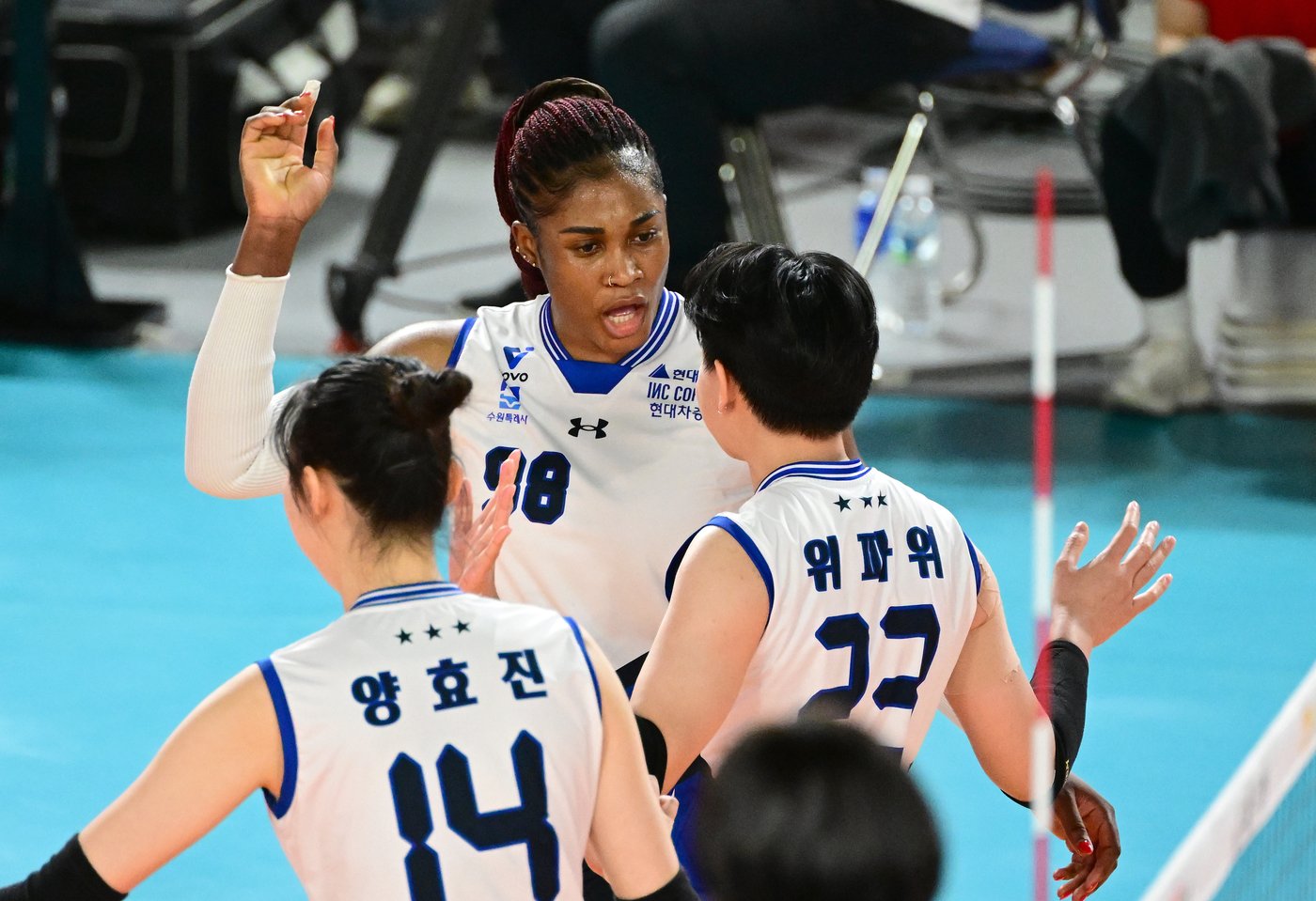 본문 이미지 - 현대건설이 정관장을 꺾고 파죽의 5연승을 달렸다.&#40;KOVO 제공&#41;