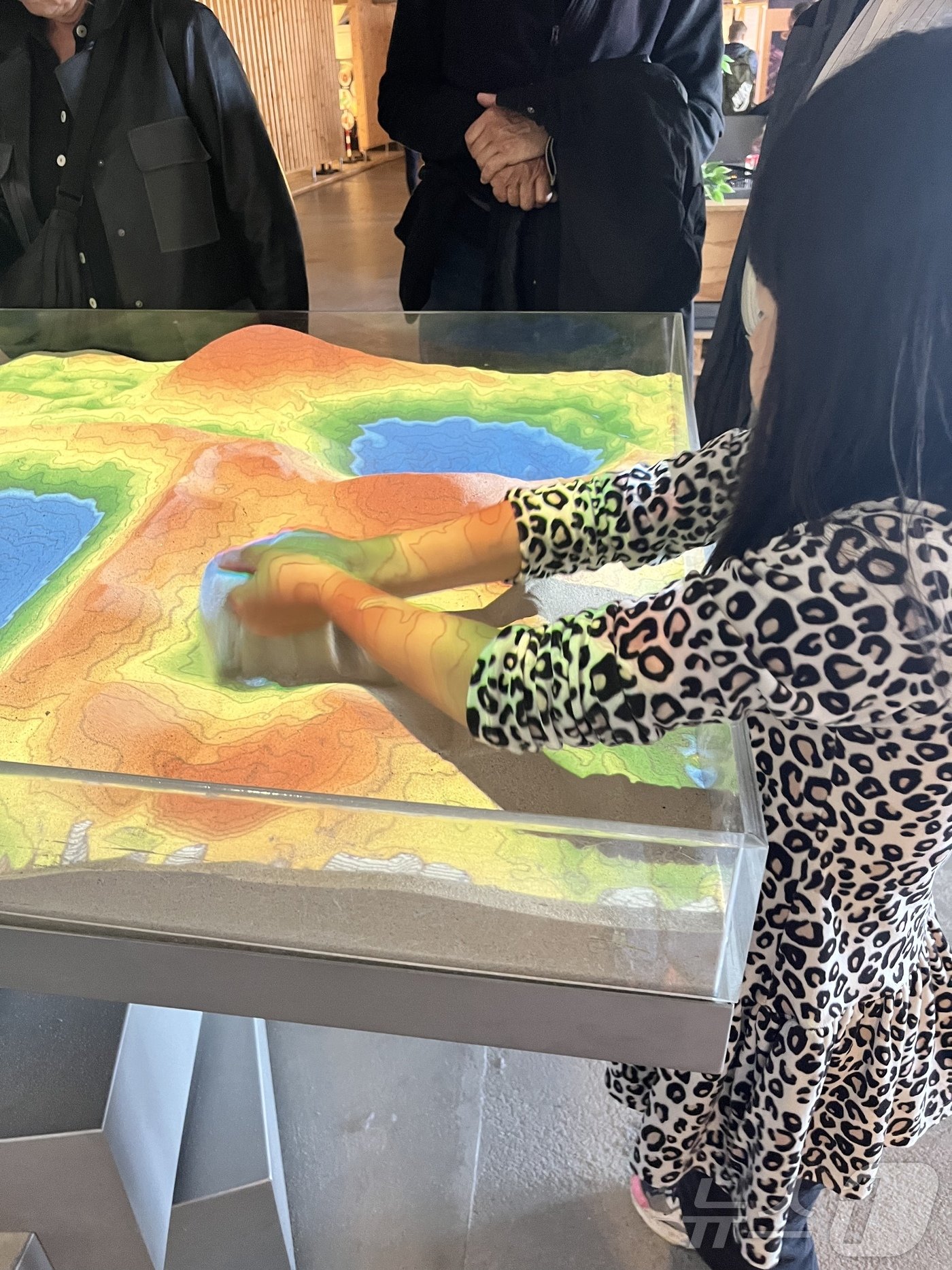 본문 이미지 - 2024년 더치 디자인 위크&#40;Dutch Design Week&#41;에 전시된 체험형 작품. 2024.10.27/ⓒ 뉴스1 차현정 통신원