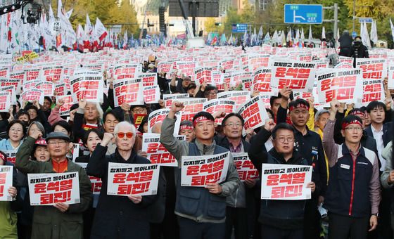 '윤석열 퇴진' 집회서 10명 체포…경찰 "구속영장 신청할 것"(종합)