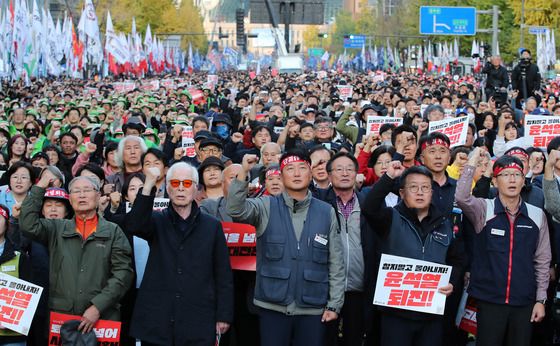 '윤석열 퇴진' 집회서 11명 체포…경찰 폭행·해산명령 불응 혐의(종합2보)