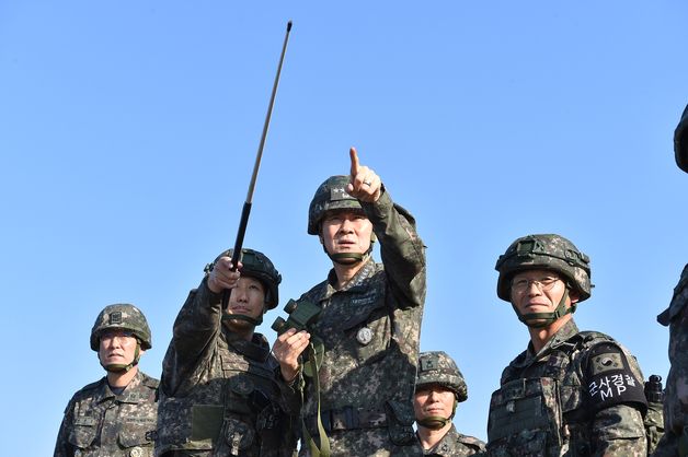 합참의장, GOP 대대·율곡이이함 방문…"적 도발에 즉각 응징"