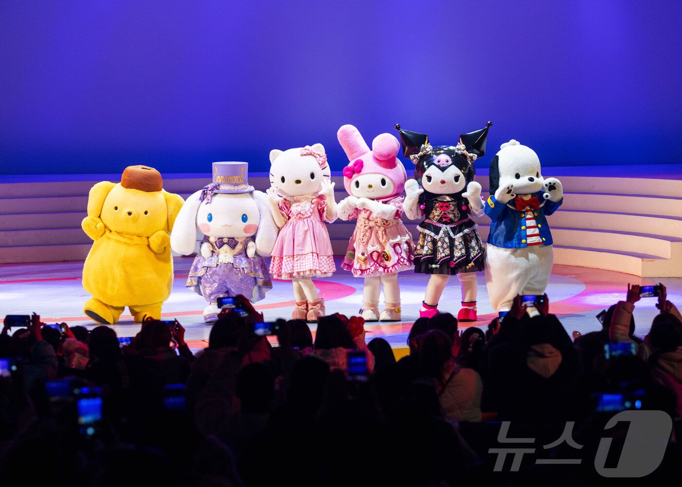 본문 이미지 - 폼폼푸린(왼쪽부터), 시나모롤, 헬로키티, 마이멜로디, 쿠로미, 포차코 캐릭터(에버랜드 제공)