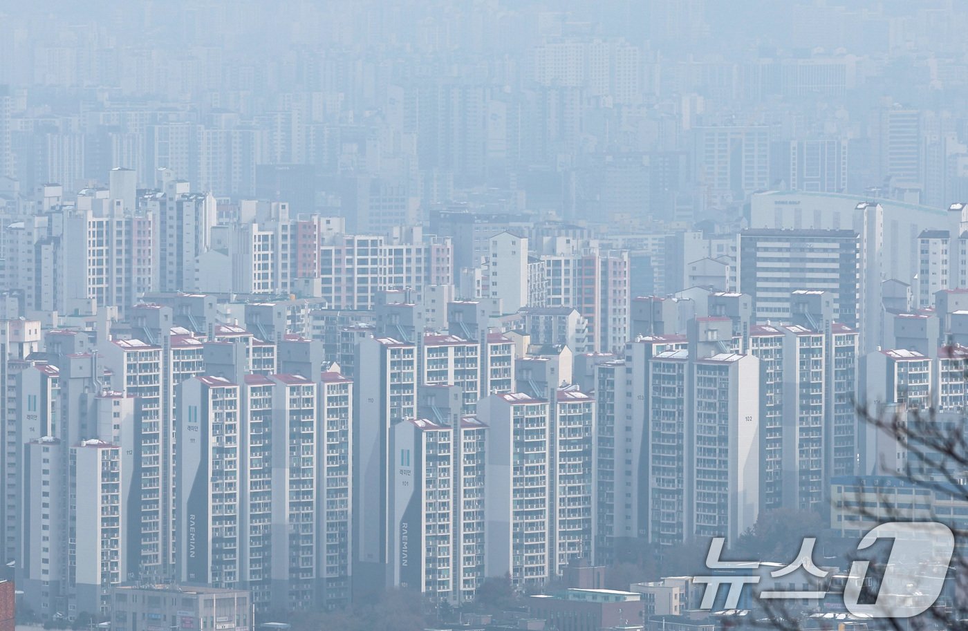 본문 이미지 - 서울의 아파트 단지. 2024.12.1/뉴스1 ⓒ News1 구윤성 기자