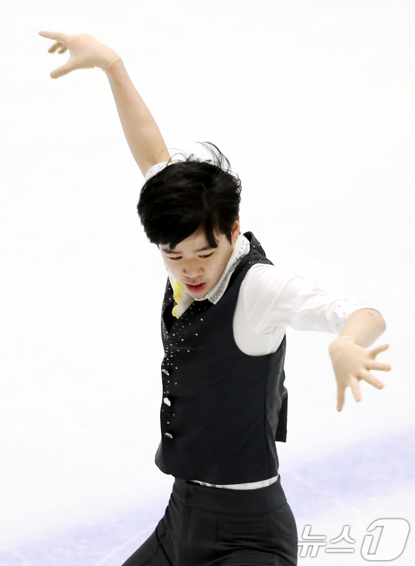 (의정부=뉴스1) 이승배 기자 = 1일 오후 경기도 의정부 실내빙상장에서 열린 '2024 KB금융 전국남녀 피겨스케이팅 회장배 랭킹대회'에서 남자 시니어 프리스케이팅 부문에 출전한 …