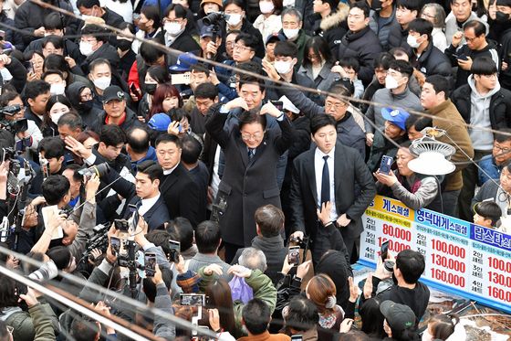 '험지' 경북 찾은 이재명 "특활비 모두 줄이고 민생예산으로 돌려야"